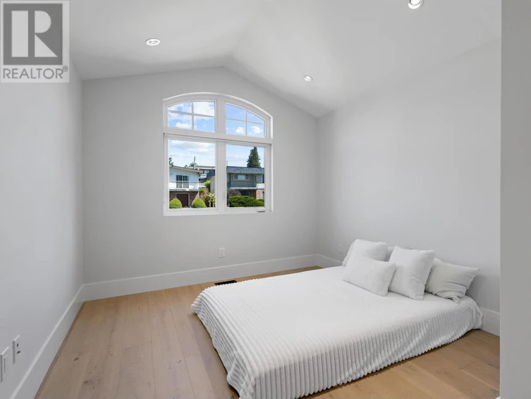 6188 Lochdale Street, Burnaby, BC, V5B 2M5 - 23