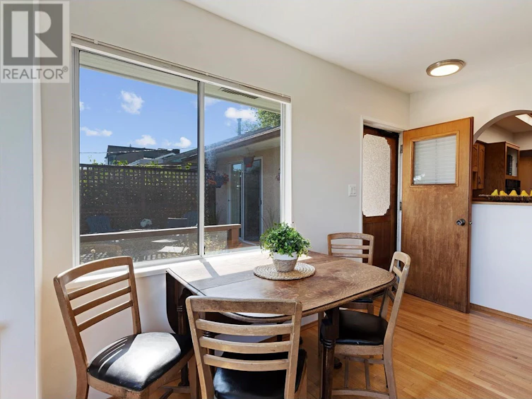 1041 Calverhall Street, North Vancouver, BC, V7L 1Y4 - 11