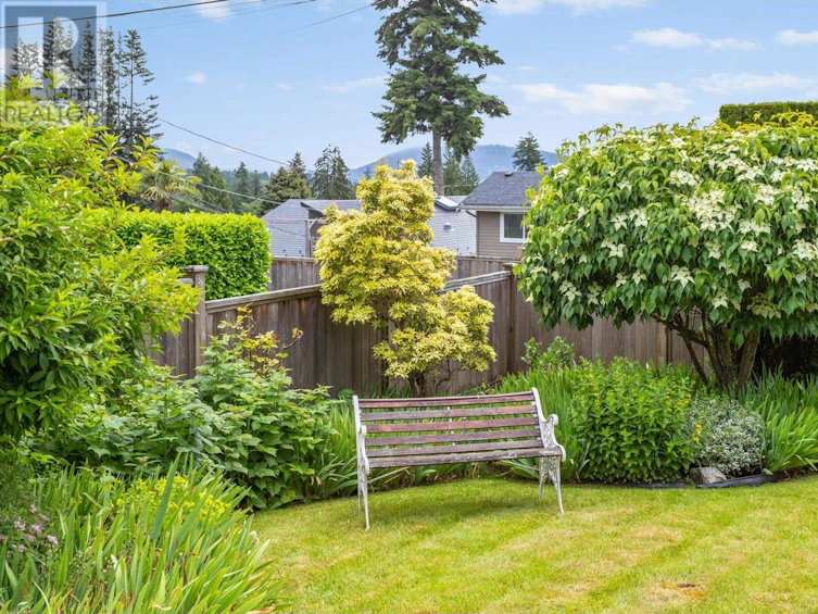 1041 Calverhall Street, North Vancouver, BC, V7L 1Y4 - 25