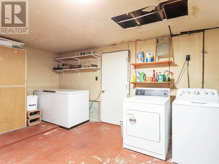 1041 Calverhall Street, North Vancouver, BC, V7L 1Y4 - 37