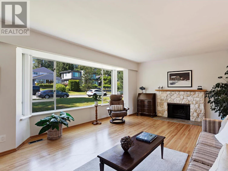 1041 Calverhall Street, North Vancouver, BC, V7L 1Y4 - 5