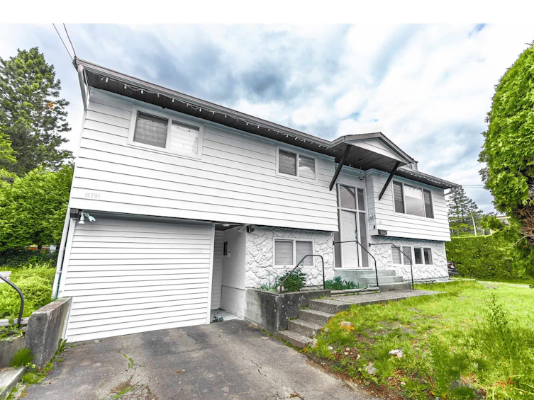 12701 102 Avenue, Surrey, BC, V3V 6N9