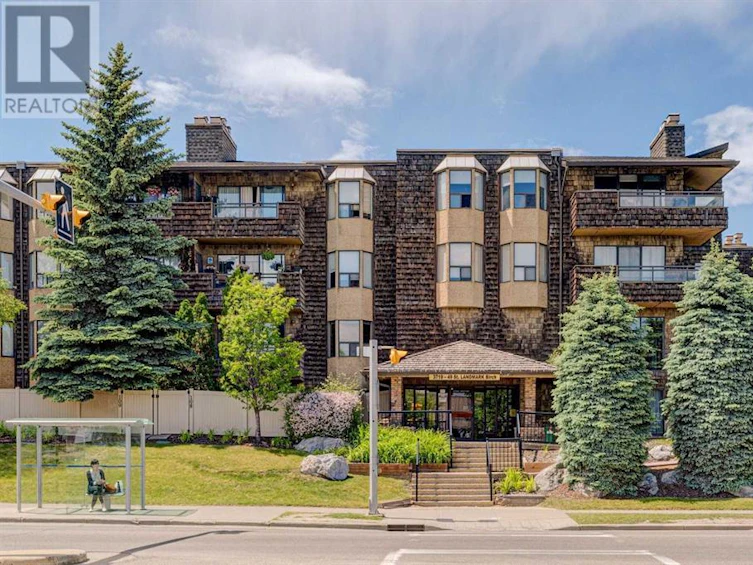 3719 49 Street Northwest, Calgary, AB, T3A 2E3
