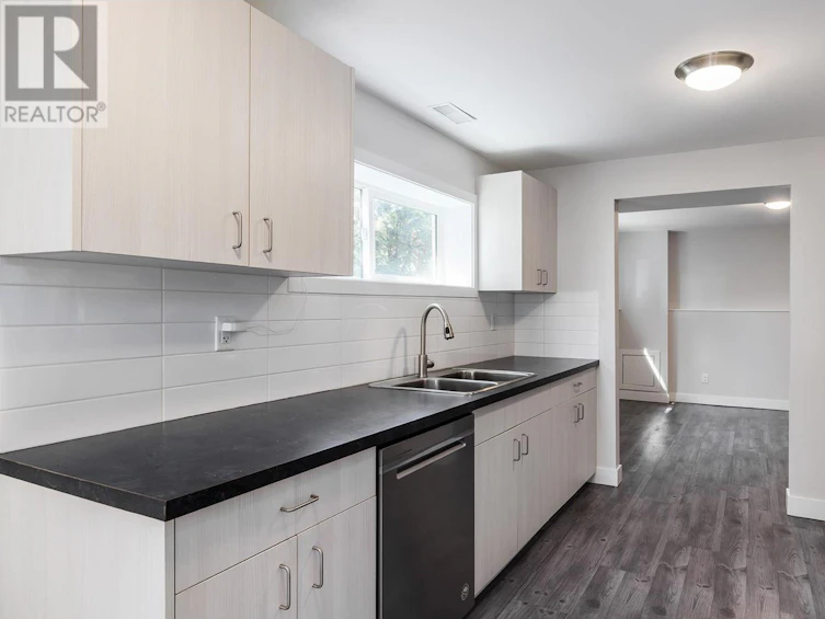 2047 Richter Street, Kelowna, BC, V1Y 2N4 - 15