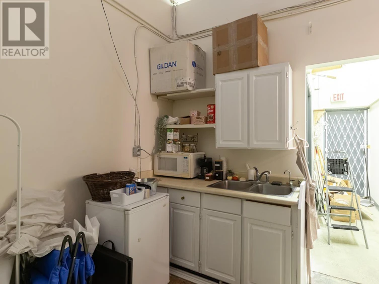 4360 Main Street, Vancouver, BC, V5V 3P9 - 11