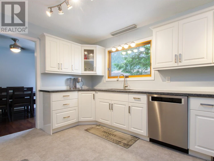 38268 Juniper Crescent, Squamish, BC, V8B 0W6 - 16