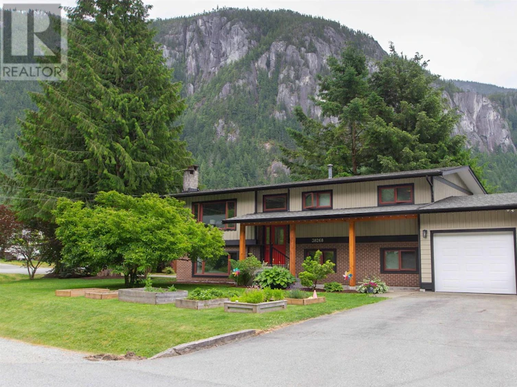38268 Juniper Crescent, Squamish, BC, V8B 0W6 - 2