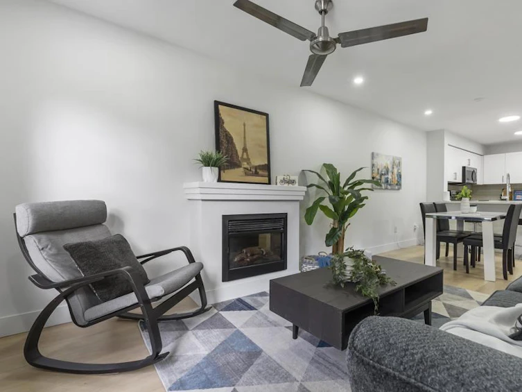 61-8638 159, Surrey, BC, V4N 5P7 - 5