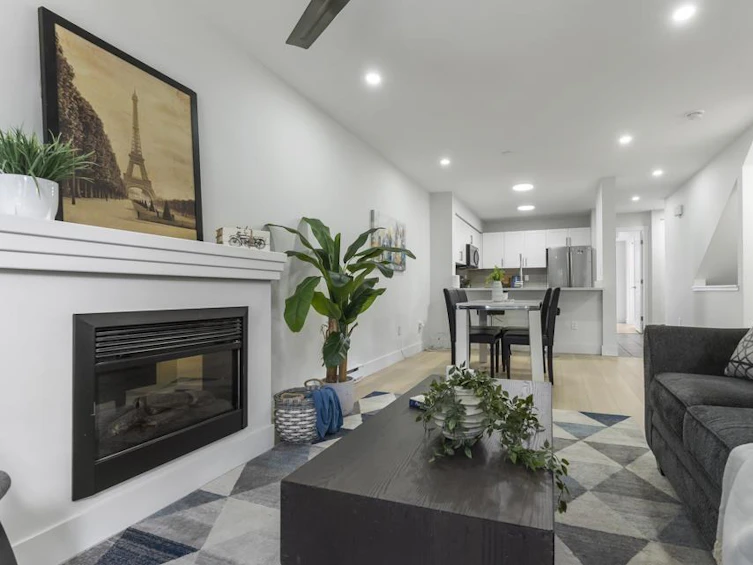 61-8638 159, Surrey, BC, V4N 5P7 - 6