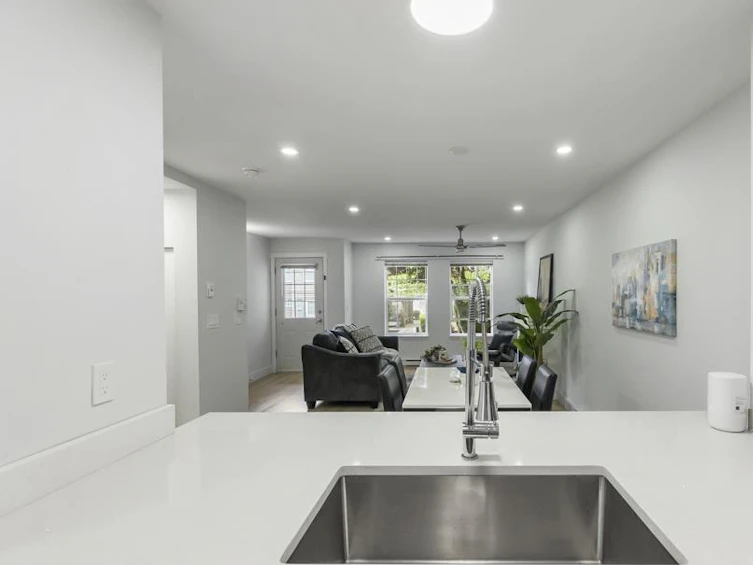 61-8638 159, Surrey, BC, V4N 5P7 - 9