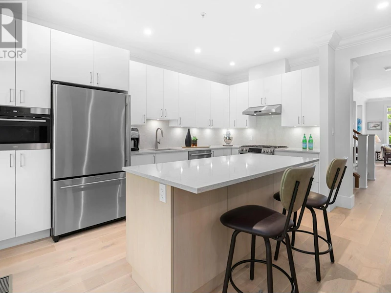 2121 Gordon Avenue, West Vancouver BC V7V 1W1