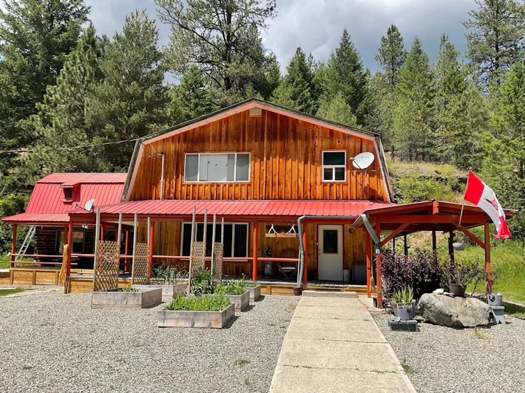 1660 Highway 3, Midway, BC, V0H 1M0