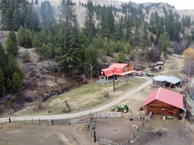 1660 Highway 3, Midway, BC, V0H 1M0 - 7