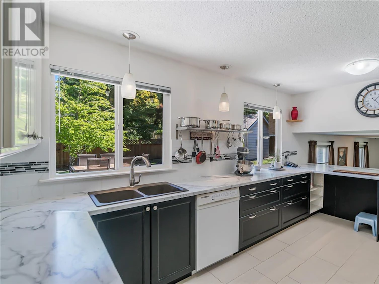 5704 Carlton Road, Nanaimo, BC, V9T 5N7 - 16