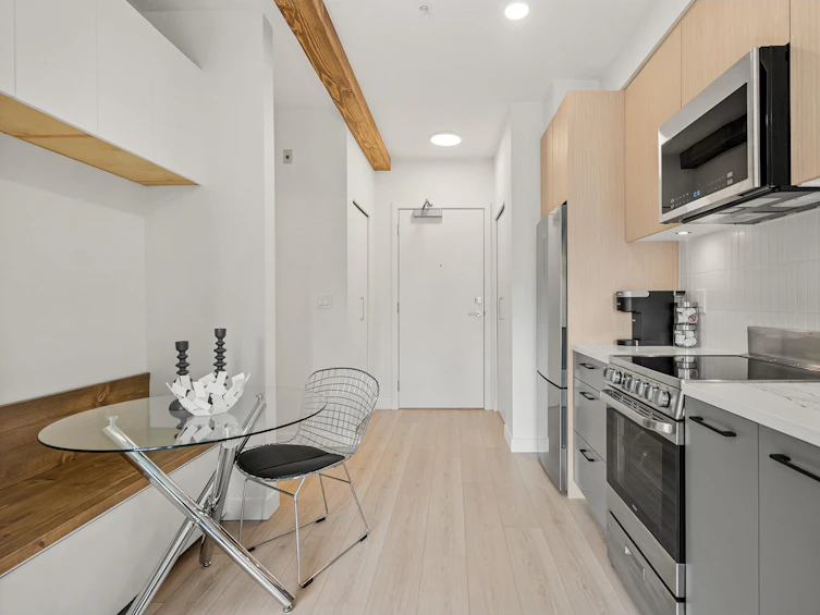 304-10777 138, Surrey, BC, V3T 0T5 - 2