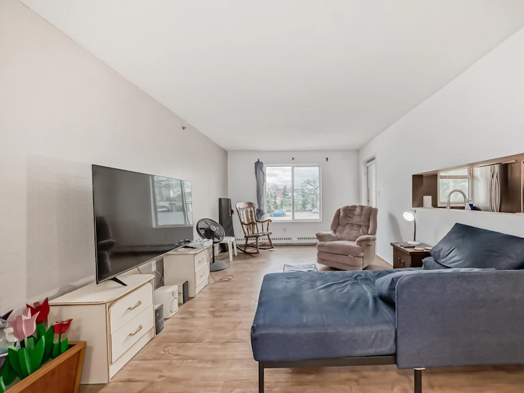 215-11218 80 Street NW, Edmonton, AB, T5V 4V9 - 12