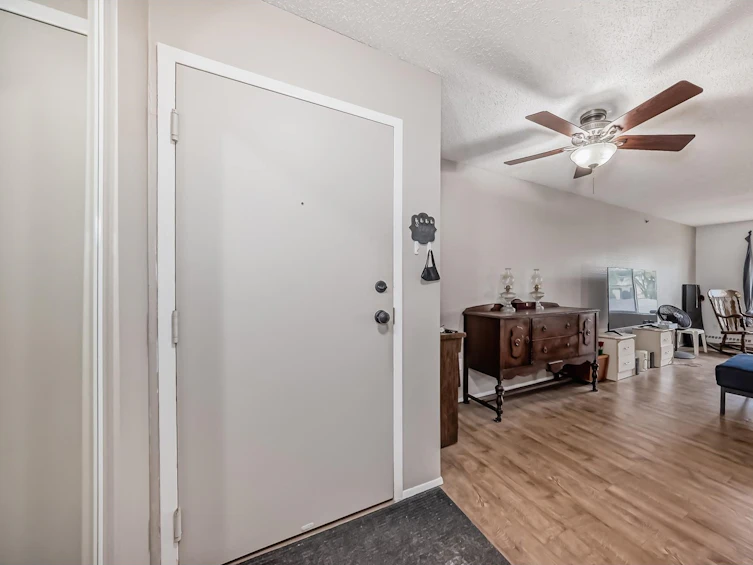 215-11218 80 Street NW, Edmonton, AB, T5V 4V9 - 9