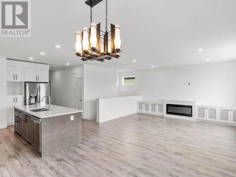 808 Crestline Street, Kamloops, BC, V2B 5X3 - 4