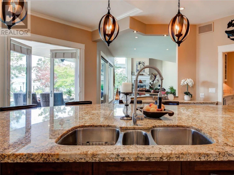 995 Westpoint Drive, Kelowna, BC, V1W 4Z9 - 23