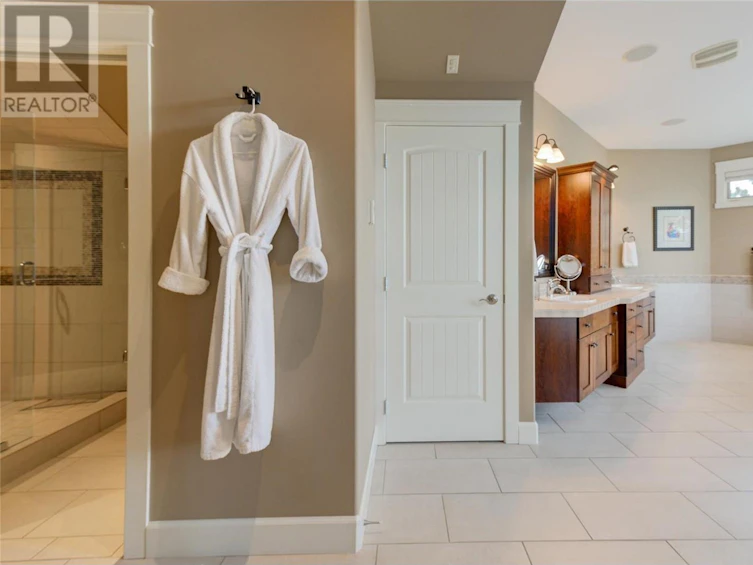 995 Westpoint Drive, Kelowna, BC, V1W 4Z9 - 41