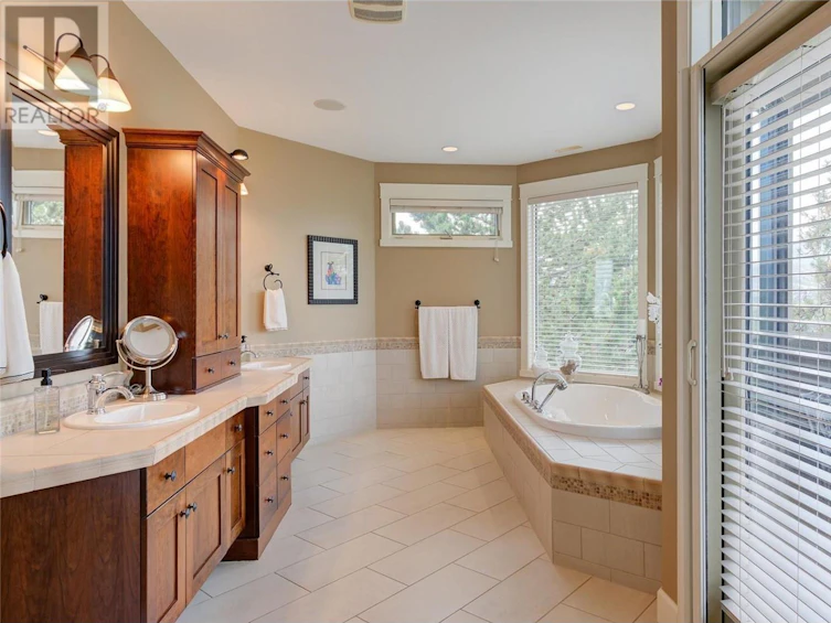 995 Westpoint Drive, Kelowna, BC, V1W 4Z9 - 43