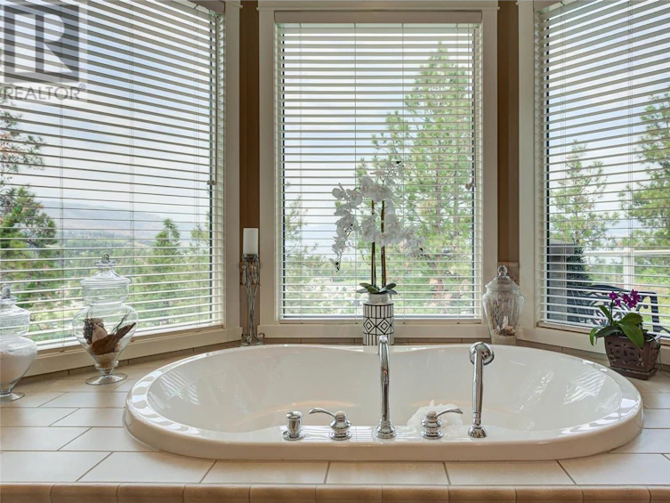 995 Westpoint Drive, Kelowna, BC, V1W 4Z9 - 45