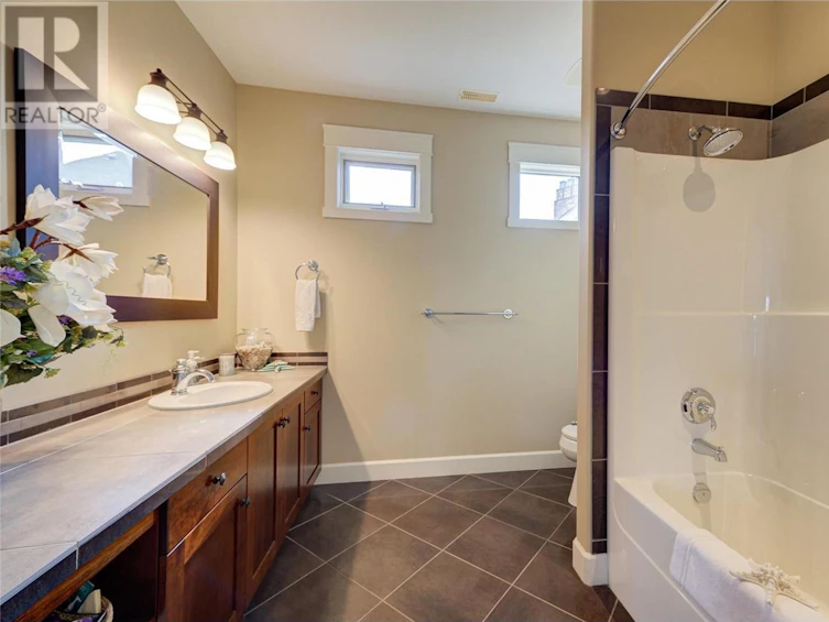 995 Westpoint Drive, Kelowna, BC, V1W 4Z9 - 49