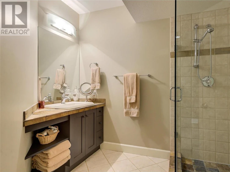 995 Westpoint Drive, Kelowna, BC, V1W 4Z9 - 62