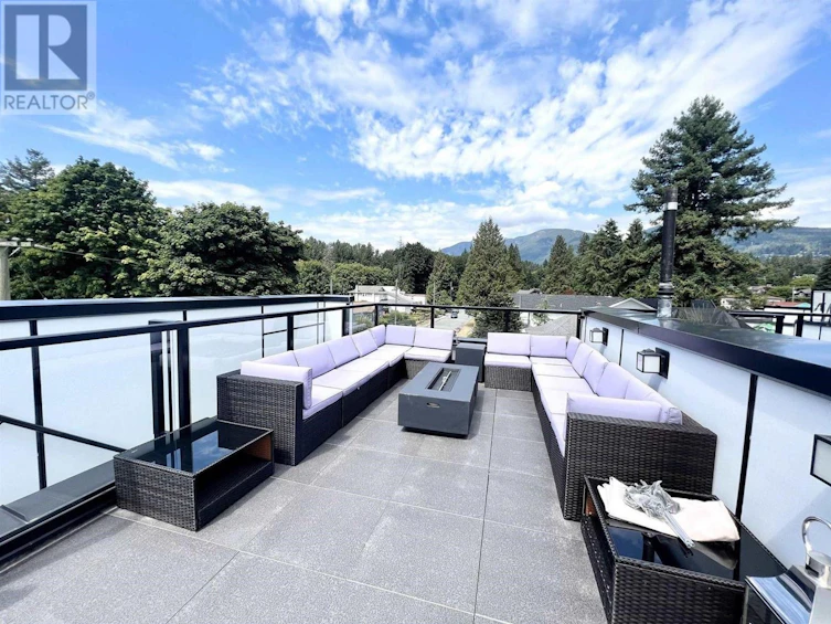 1710 Larson Road, North Vancouver, BC, V7M 2Z4 - 2