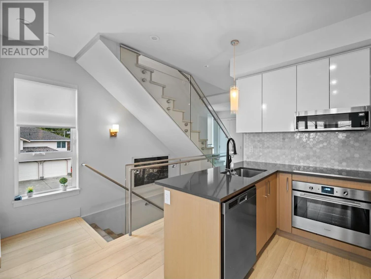 1710 Larson Road, North Vancouver, BC, V7M 2Z4 - 7
