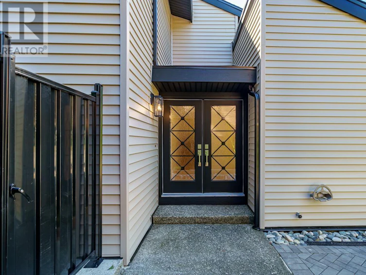 2582 Burian Drive, Coquitlam, BC, V3K 5W9 - 2
