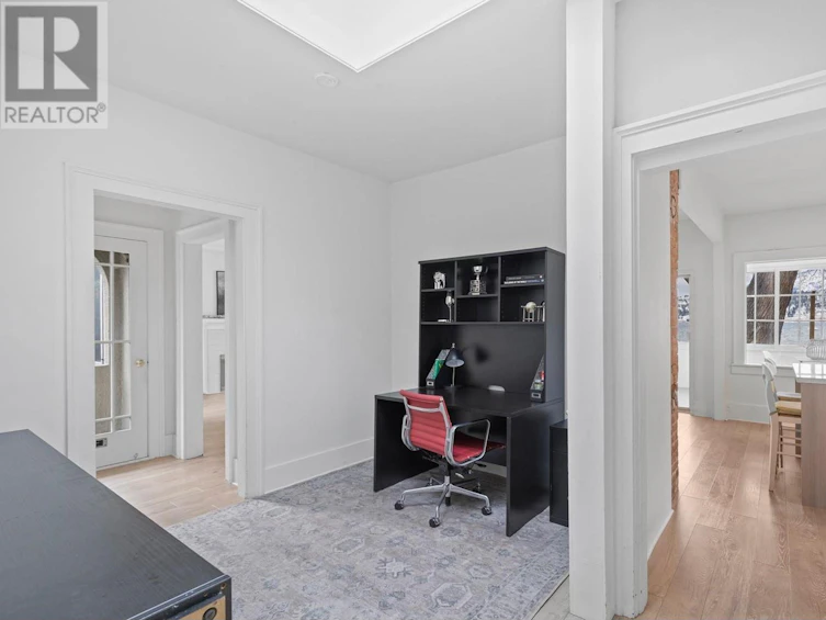 2072 Abbott Street, Kelowna, BC, V1Y 1C6 - 21
