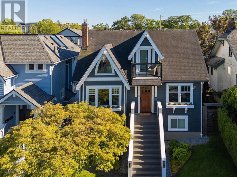 2872 Trinity Street, Vancouver BC V5K 1E9