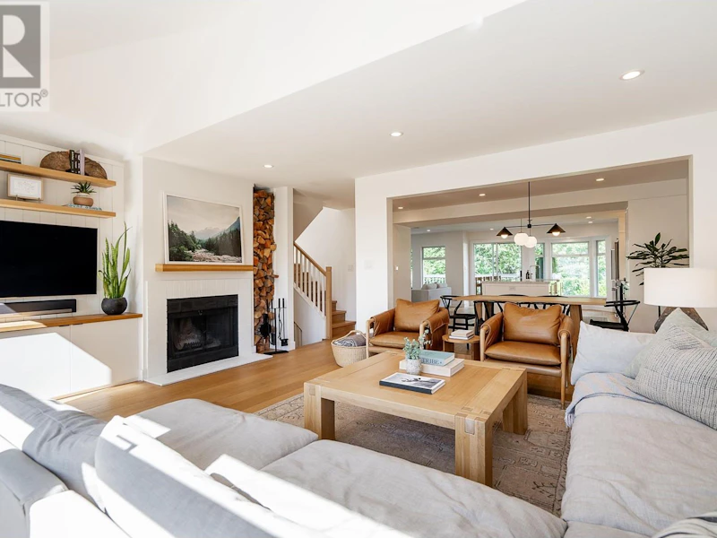 837 Roche Point Drive, North Vancouver BC V7H 2W4