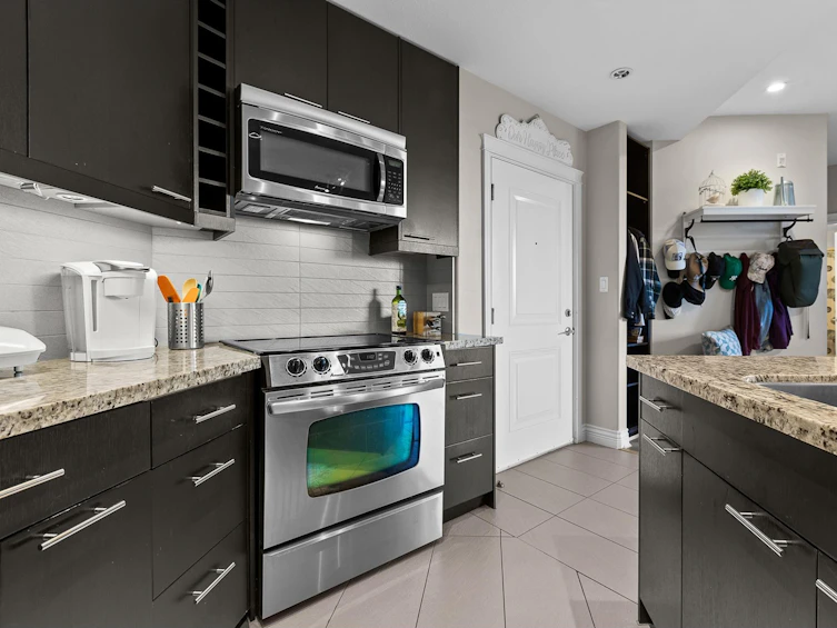 205-2970 King George, Surrey, BC, V4P 0E6 - 9