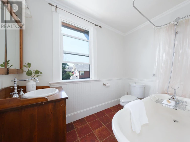 1143 Ridgeway Avenue, North Vancouver, BC, V7L 3R6 - 22