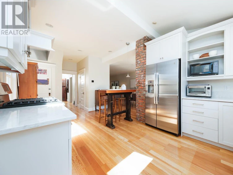 1143 Ridgeway Avenue, North Vancouver, BC, V7L 3R6 - 9