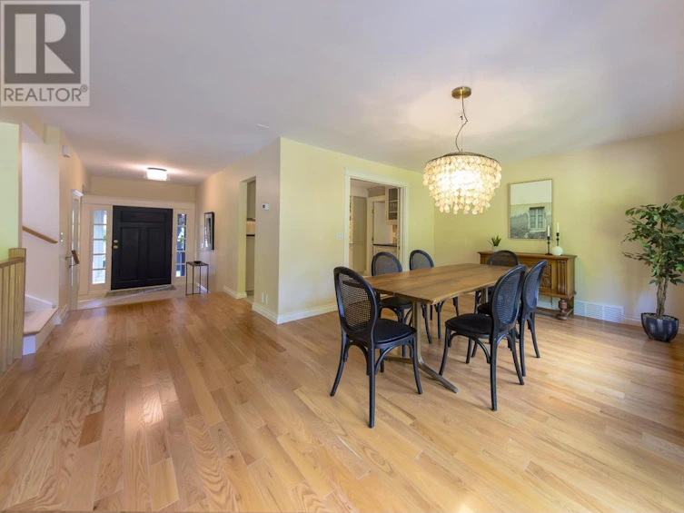 5679 Marine Drive, West Vancouver, BC, V7W 2R7 - 11