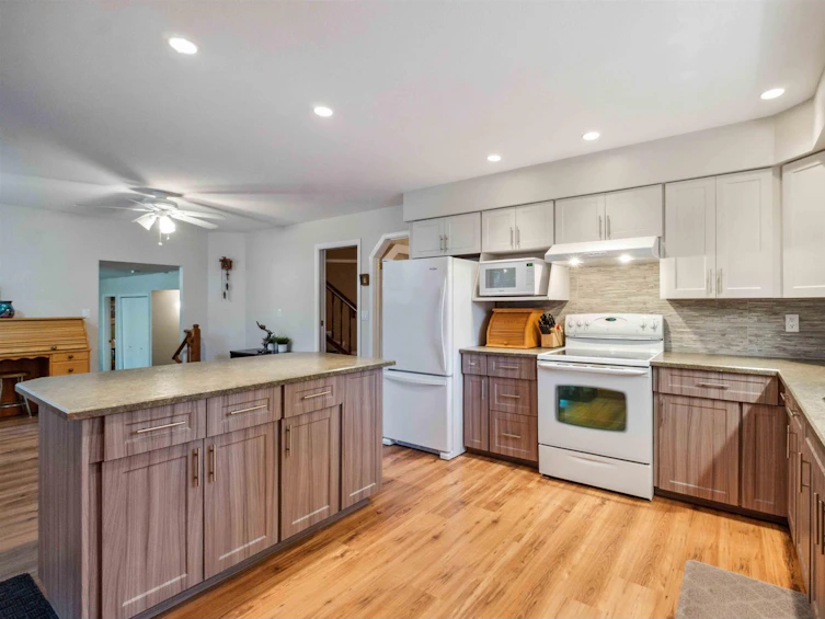 8932 143a Street, Surrey, BC, V3V 7P7 - 18