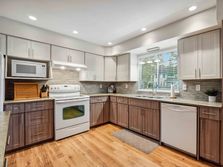 8932 143a Street, Surrey, BC, V3V 7P7 - 20