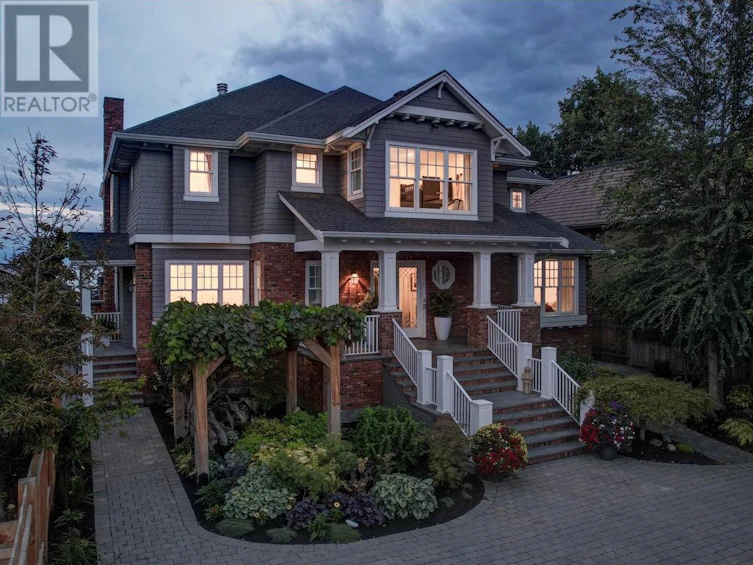 3588 Lakeshore Road, Kelowna, BC, V1W 3L5 - 3
