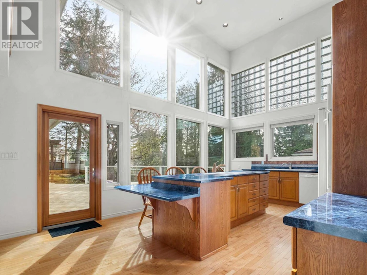 2740 Chesterfield Avenue, North Vancouver, BC, V7N 3M4