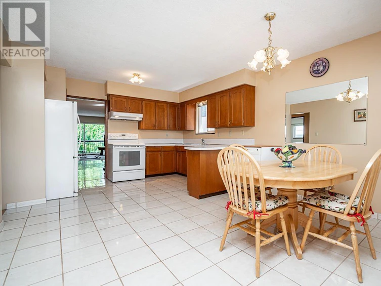 2476 East 29th Avenue, Vancouver, BC, V5R 1T9 - 11