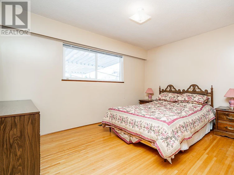 2476 East 29th Avenue, Vancouver, BC, V5R 1T9 - 16