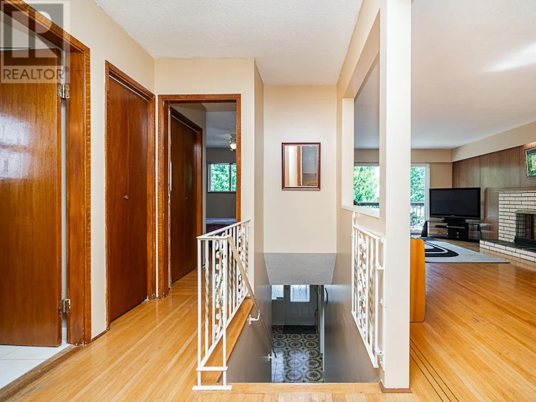 2476 East 29th Avenue, Vancouver, BC, V5R 1T9 - 19