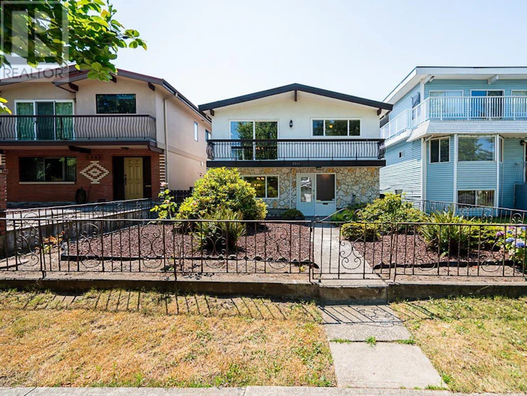 2476 East 29th Avenue, Vancouver, BC, V5R 1T9 - 2