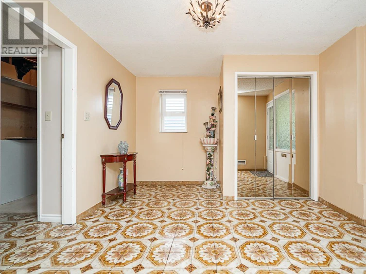 2476 East 29th Avenue, Vancouver, BC, V5R 1T9 - 22