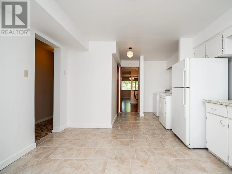 2476 East 29th Avenue, Vancouver, BC, V5R 1T9 - 27