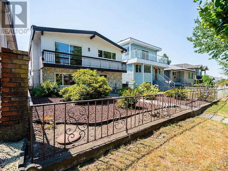 2476 East 29th Avenue, Vancouver, BC, V5R 1T9 - 3