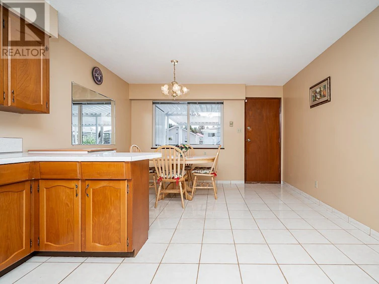 2476 East 29th Avenue, Vancouver, BC, V5R 1T9 - 9